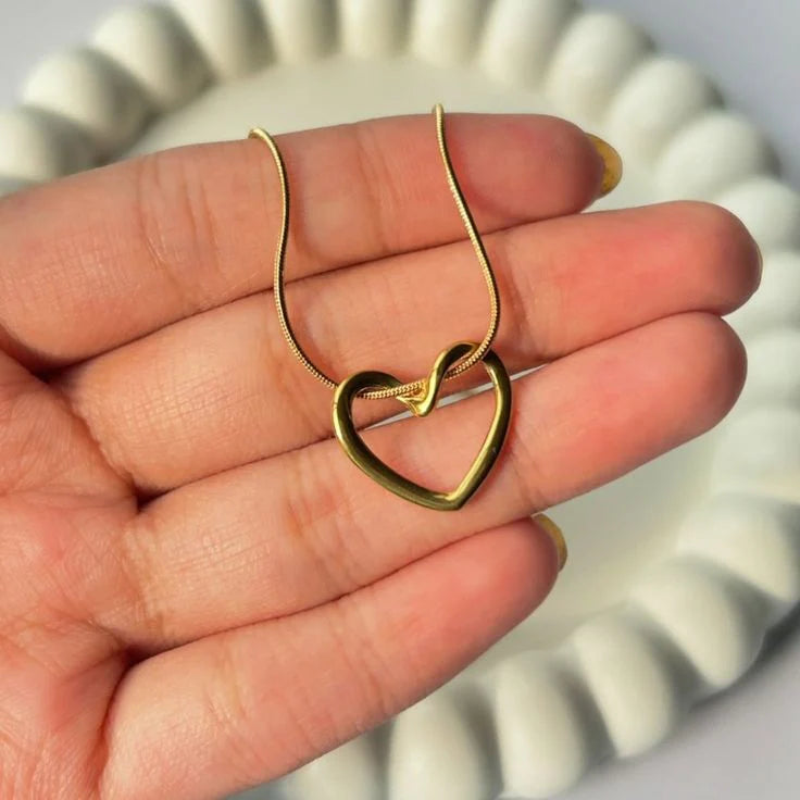 Amora Heart Pendant ♡ | Minimalist Luxury Necklace for Everyday Elegance