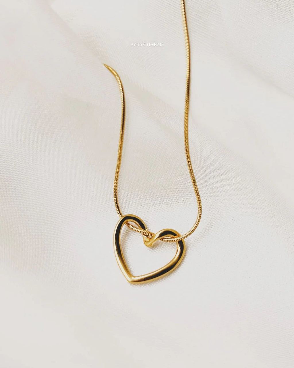 Amora Heart Pendant ♡ | Minimalist Luxury Necklace for Everyday Elegance