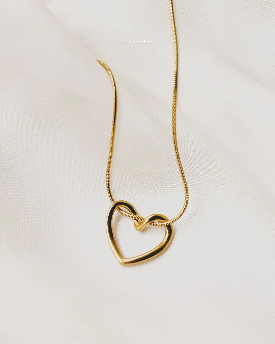 Amora Heart Pendant ♡ | Minimalist Luxury Necklace for Everyday Elegance
